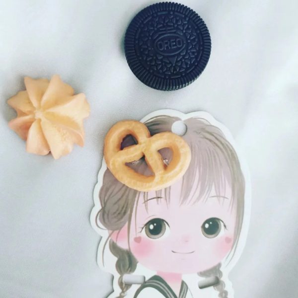 Cookies Biscuit hair clip - Image 4