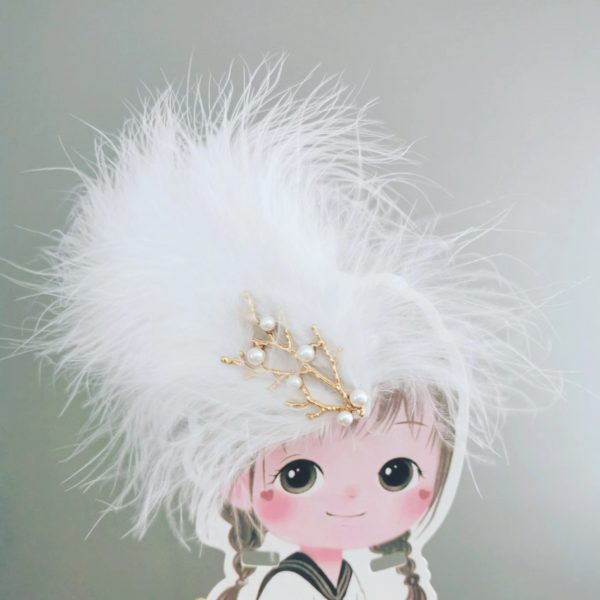 White feather fluffy hair clip.