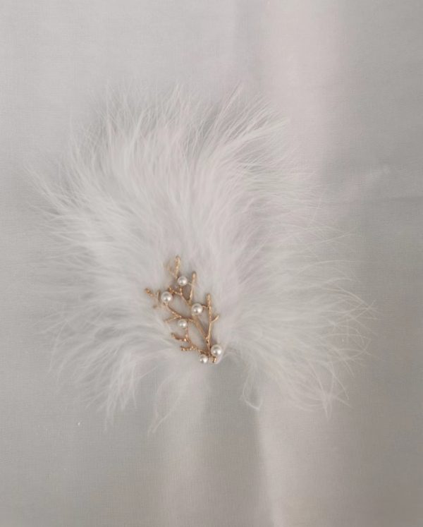 White feather fluffy hair clip. - Image 3